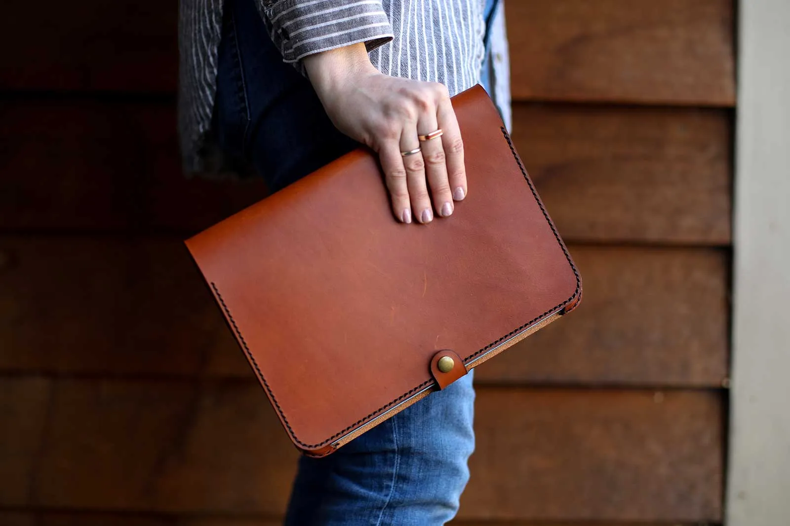 iPad Pro 11 2022-24 Classic Leather Case