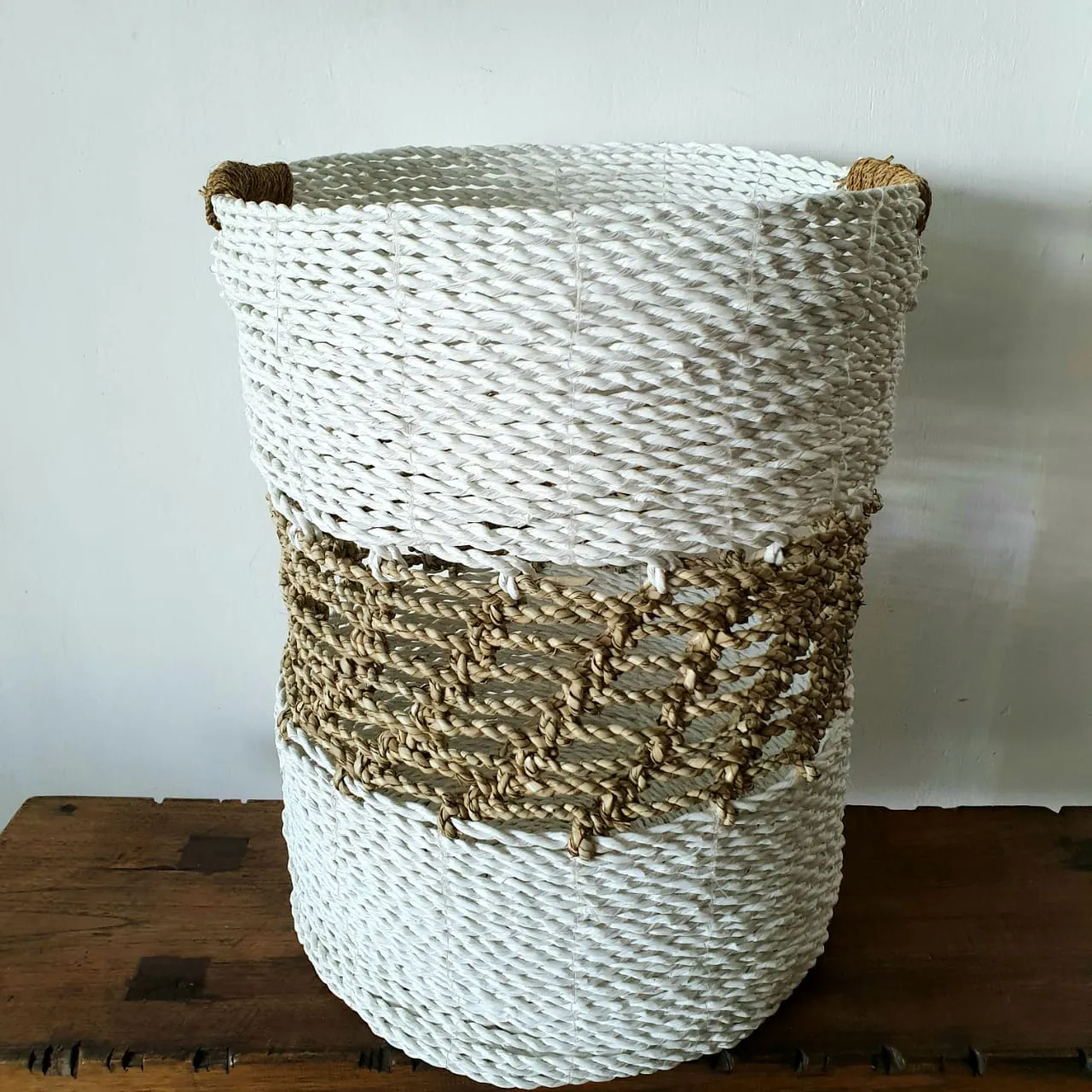 Set 4 Woven Straw Grass And White Raffia Basket