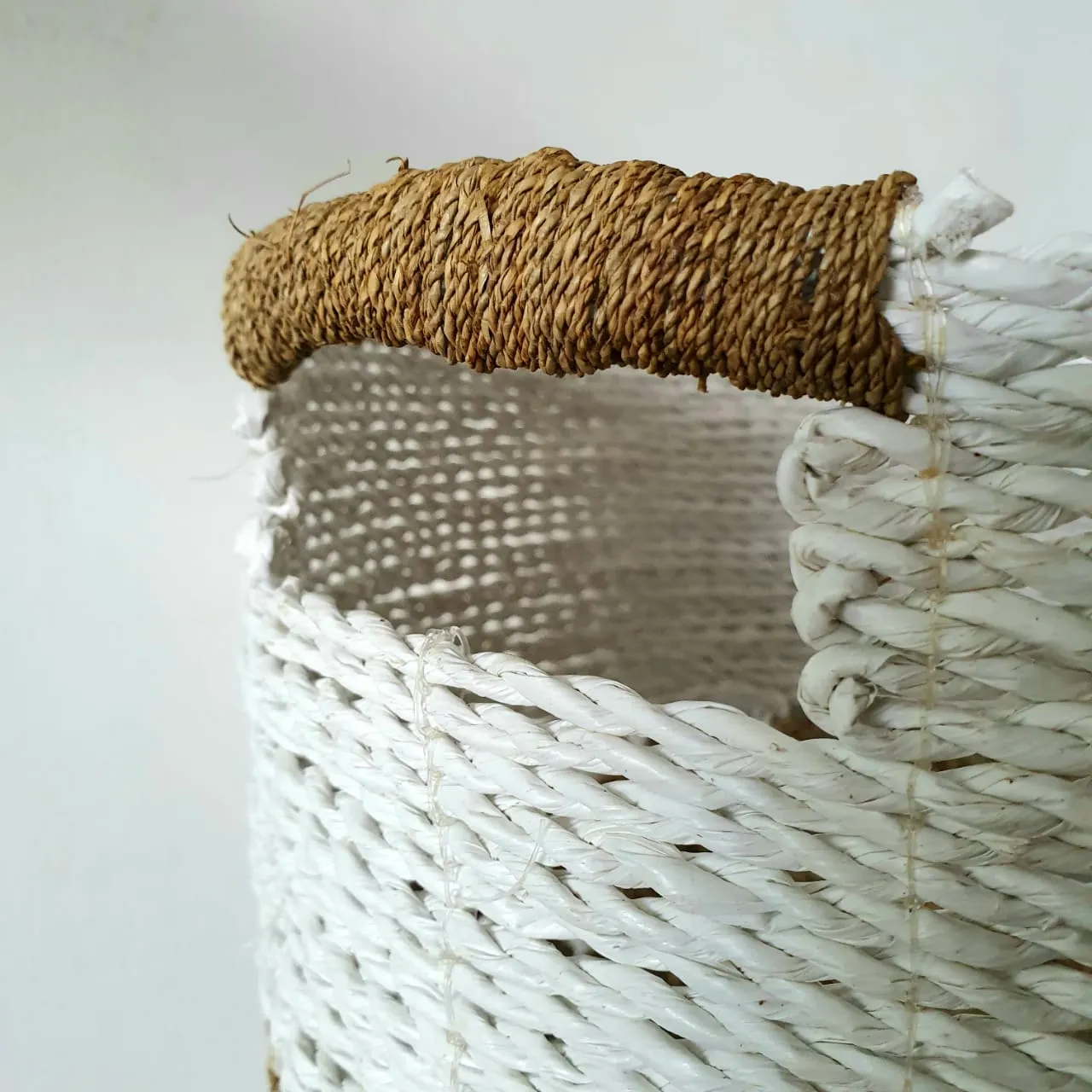 Set 4 Woven Straw Grass And White Raffia Basket