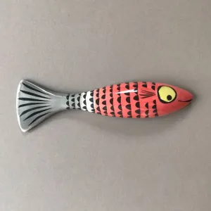 Wall-Mounted Slim Fish Ornament in Red with Scales